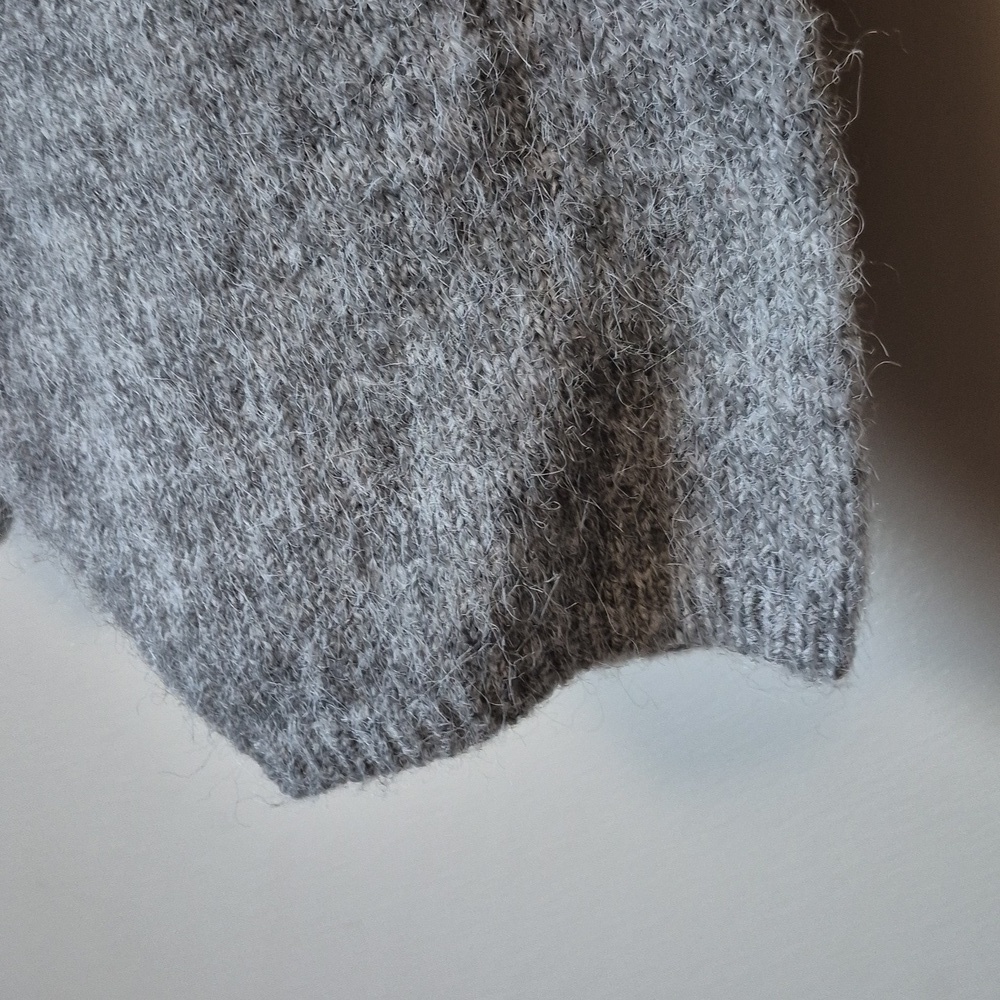 Pieces Women's Cozy Wool Blend Gray Oversized Slouchy V-Neck Sweater, Size XL - Picture 3 of 8